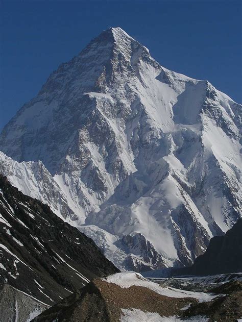 611 metri, este situat la 1. . K2 wiki